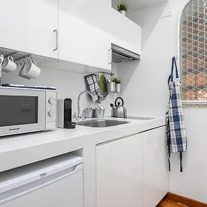 Design Trevi Fountain Apartment